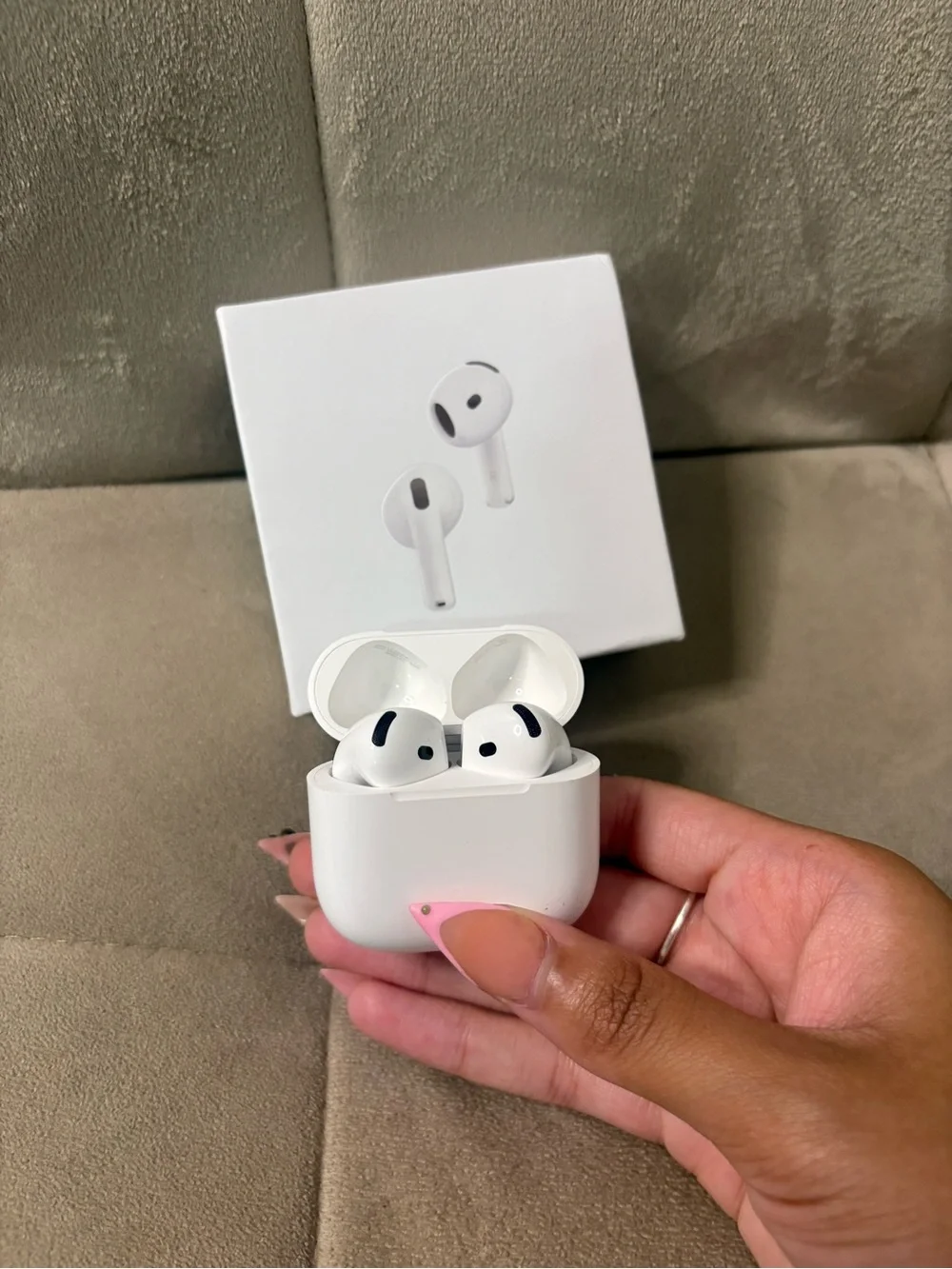 Apple White AirPods 4 True Wireless Earbuds with Charging Case